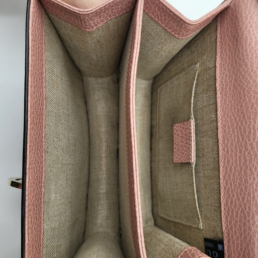 Gucci Interlock GG logo soft Pink Crossbody Bag with Gold Chain - Picture 7 of 15